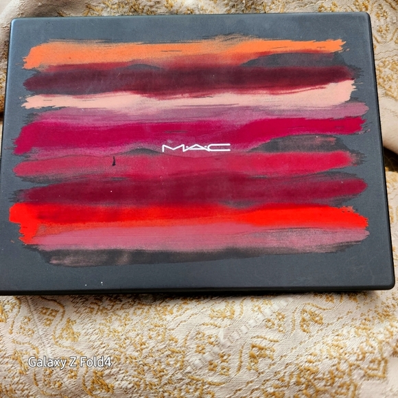 🎨 NEW MAC “Flame Boyant” Eye Shadow Palette 🎨 - Picture 2 of 8